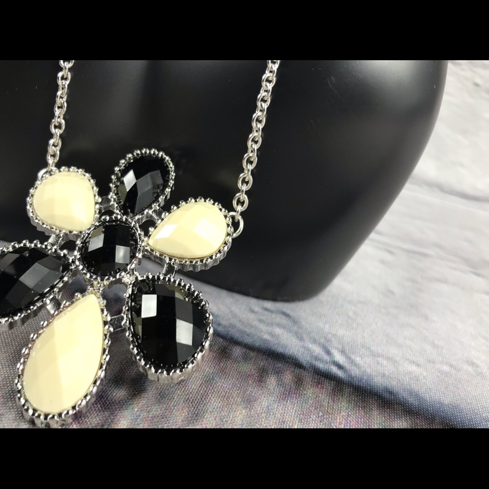 FASHION JEWELRY - Picture 6 of 7